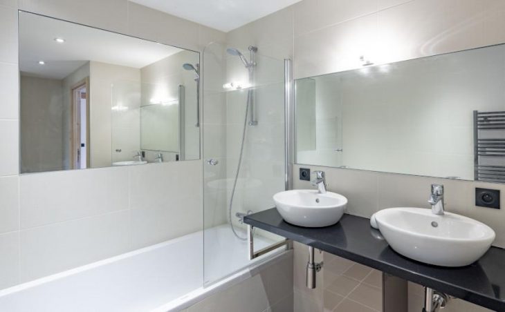 Chalet Mistral, Courchevel, Bathroom